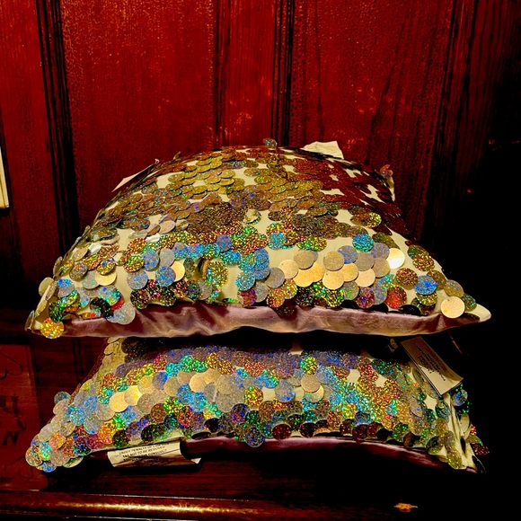 Pack of 2 New Luxury Series Reversible Purple Sequin Glitzy Comfy Throw Pillows - Picture 2 of 11
